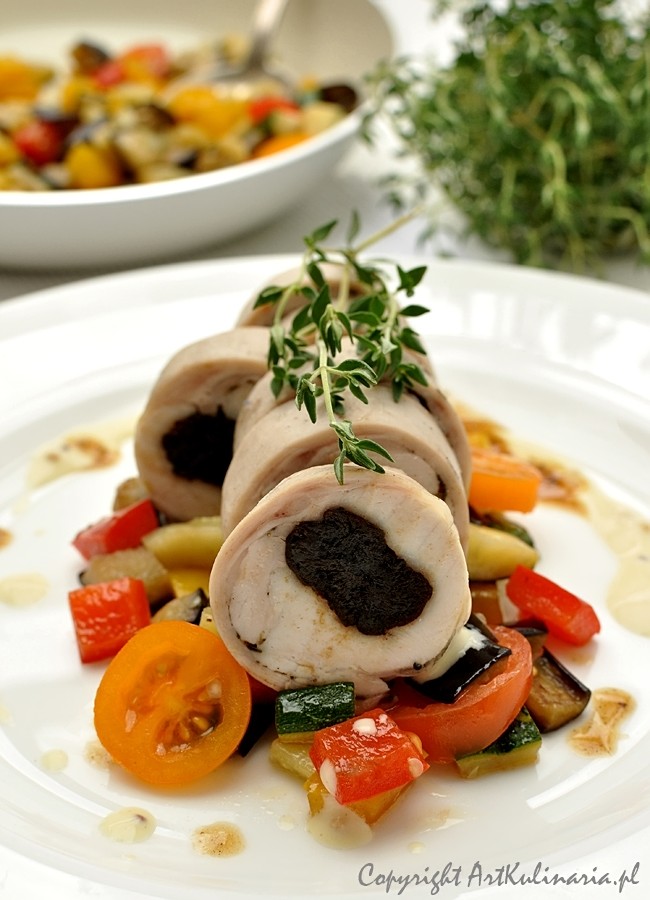 Galantyna z królika na warzywach sezonowych