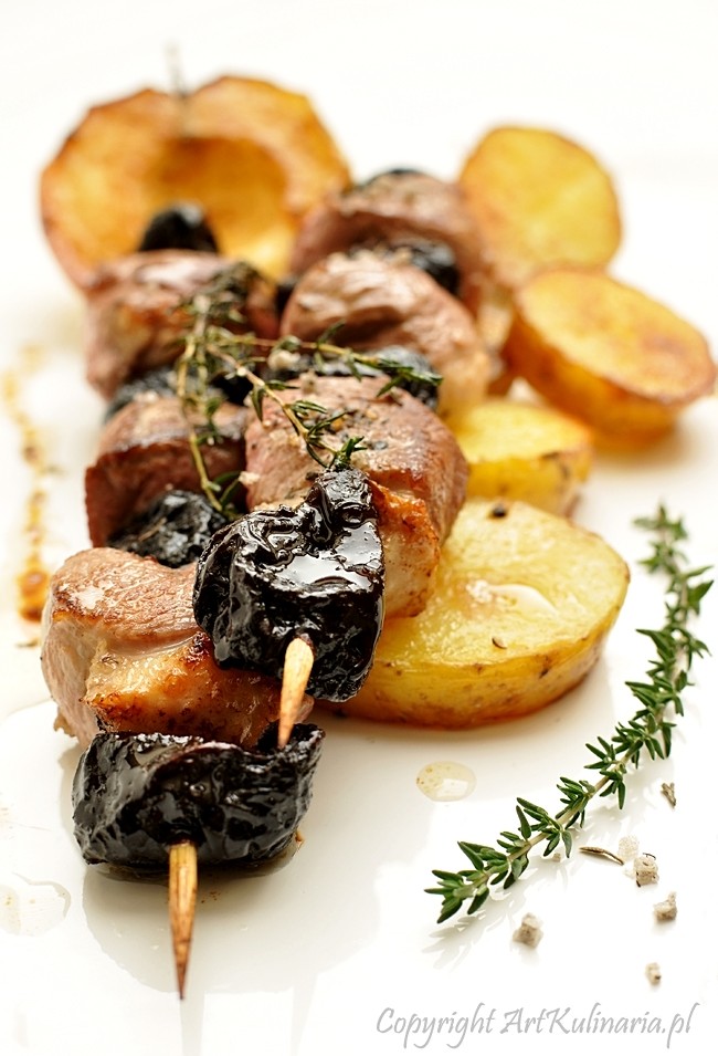 Szaszłyki z kaczki i suszonej śliwki