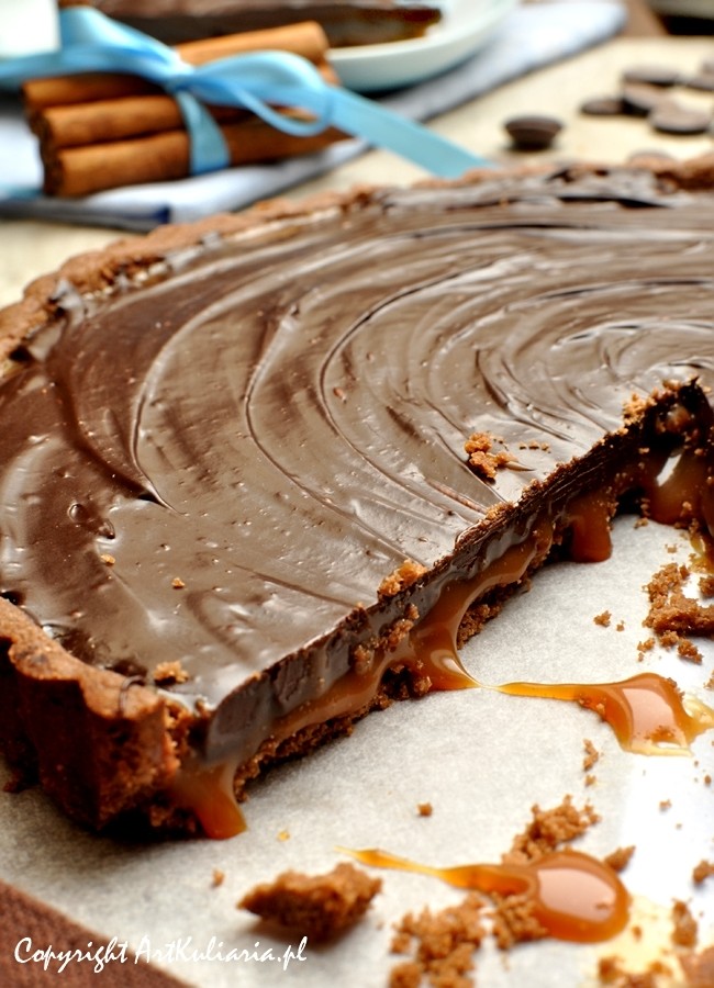 Tarta z karmelem i czekoladowym ganache